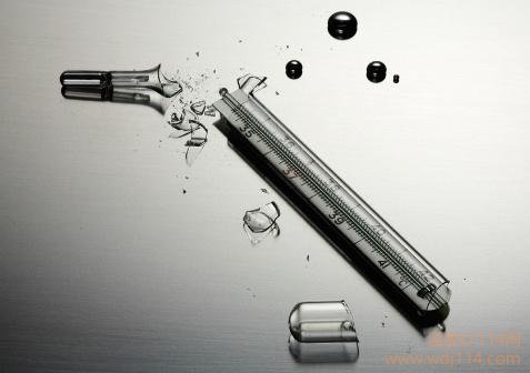 溫度計碎了，溫度計摔碎了水印怎么處理？